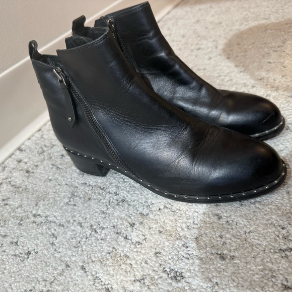 Sendra studded size 7 EUC near new Black Ankle Booties with Zipper - Picture 3 of 15